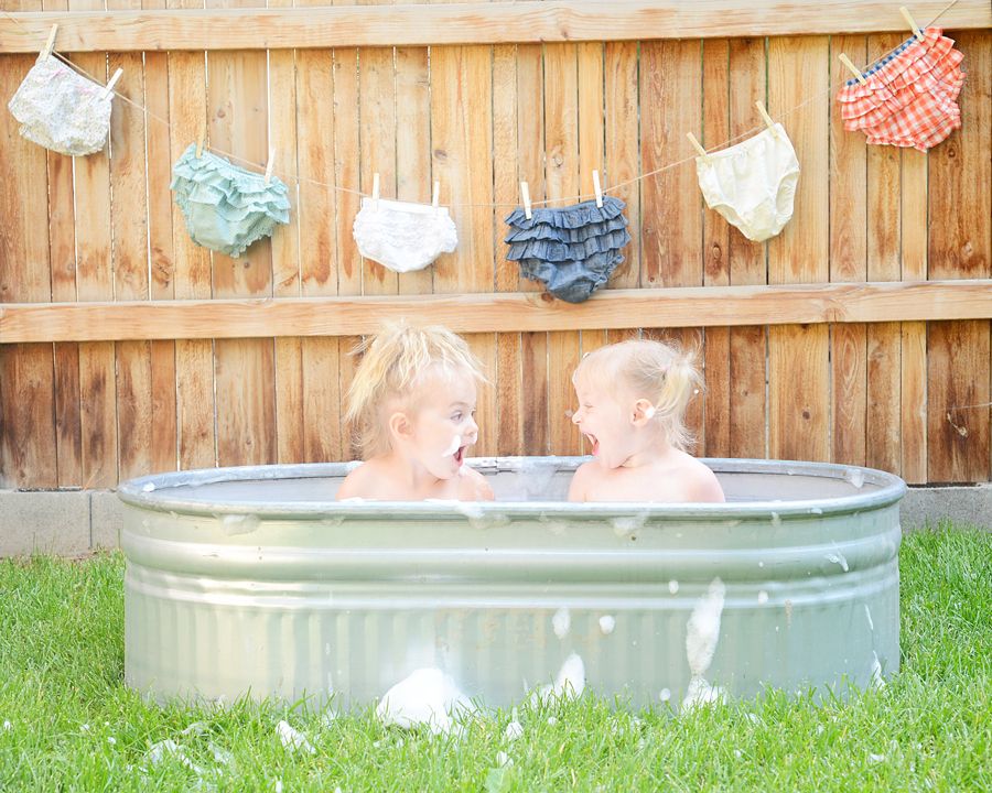 backyard bubbles and bath tub, family portrait photographer, Bend Oregon