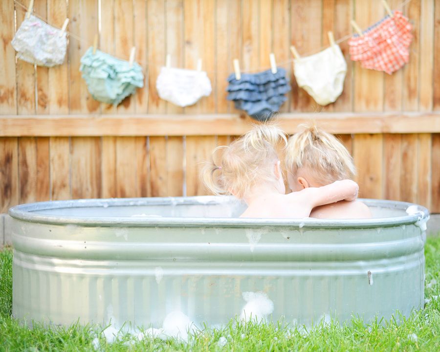 backyard bubbles and bath tub, family portrait 
photographer, Bend Oregon