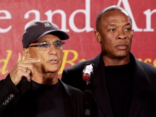 dreiovine photo 1368651921000-AP-Dr-Dre-Iovine-USC-Gift-1305151732_4_3_rx404_c534x401_zpse87fd7ee.jpg