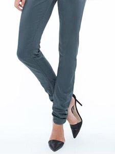 Skinny jeans, skinny pants, skinnies, woman, right length, correct pants length, scrunched skinny