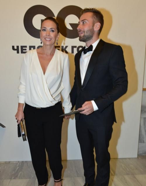 Свой животик Фриске продемонстрировала во время выступлнния дуэтом с