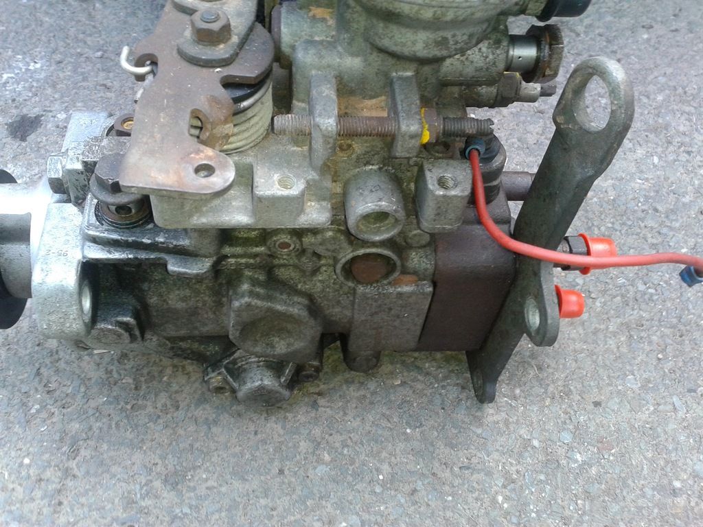 300tdi fuel pump leaking (not front seal, i think) LandyZone Land